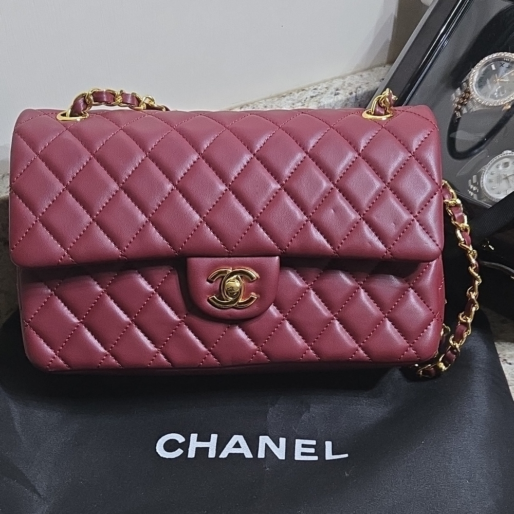 Quilted Shoulder Bag with Gold Chain